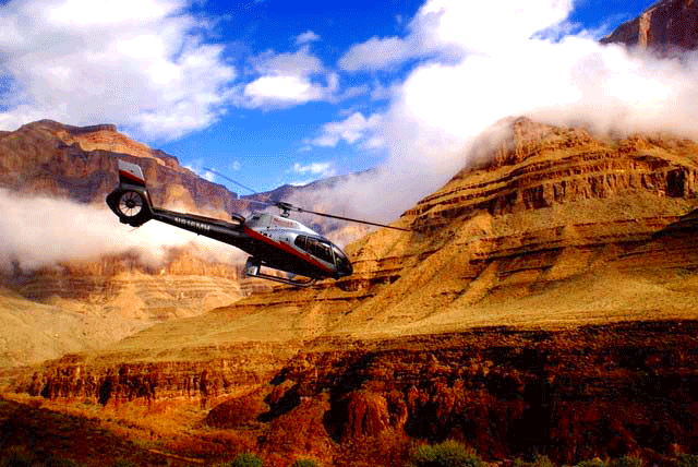 Lot helikopterem nad Wielkim Kanionem